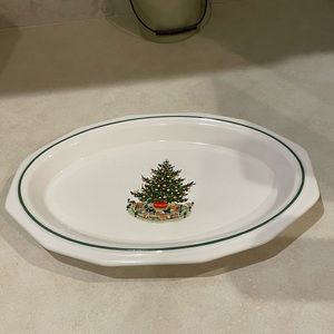 Adorable Pfaltzgraff Christmas Plate